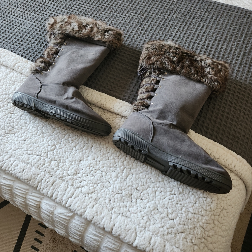 Cozy Gray Winter Boots with Faux Fur Trim